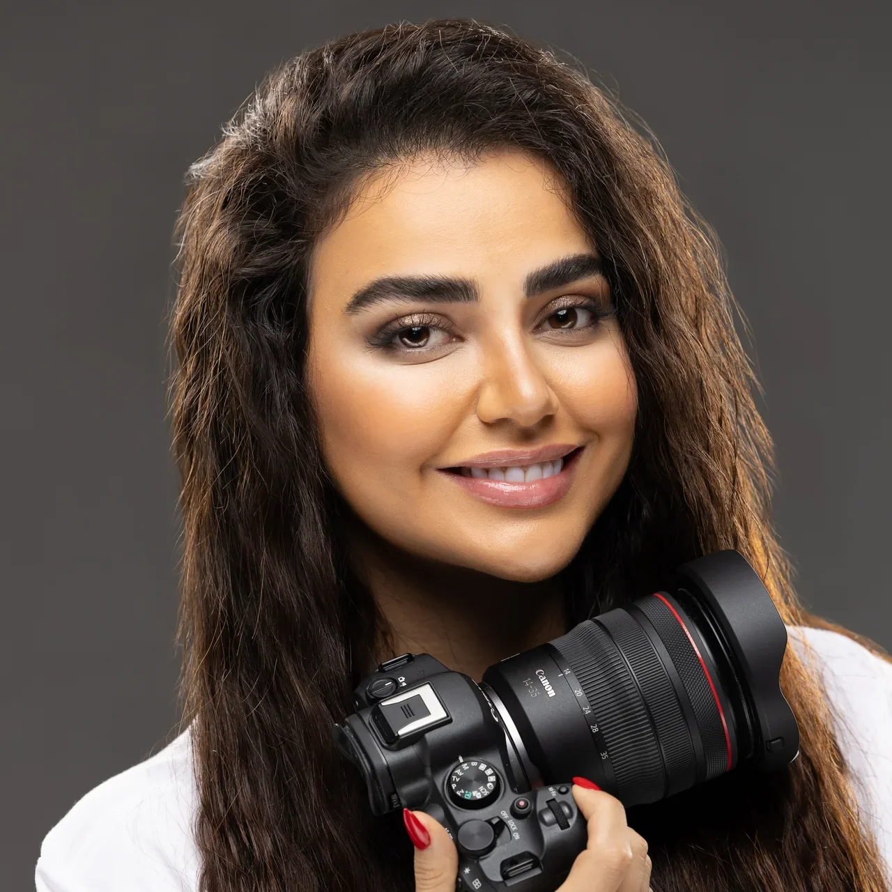 Nastaran Abdolmaleki, photographer in Dubai, holding her camera