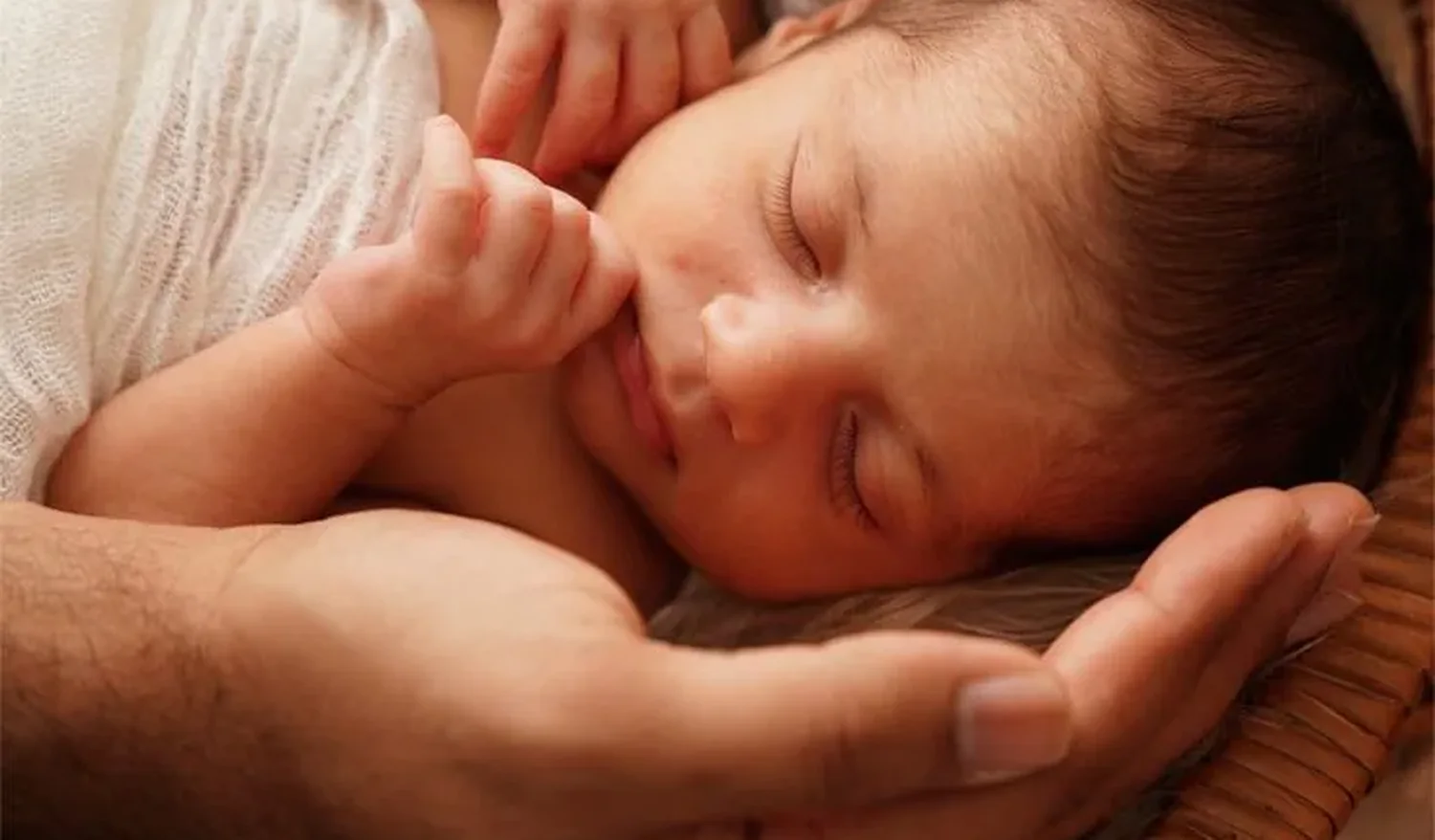 Newborn photography by Nastaran Abdolmaleki, Dubai