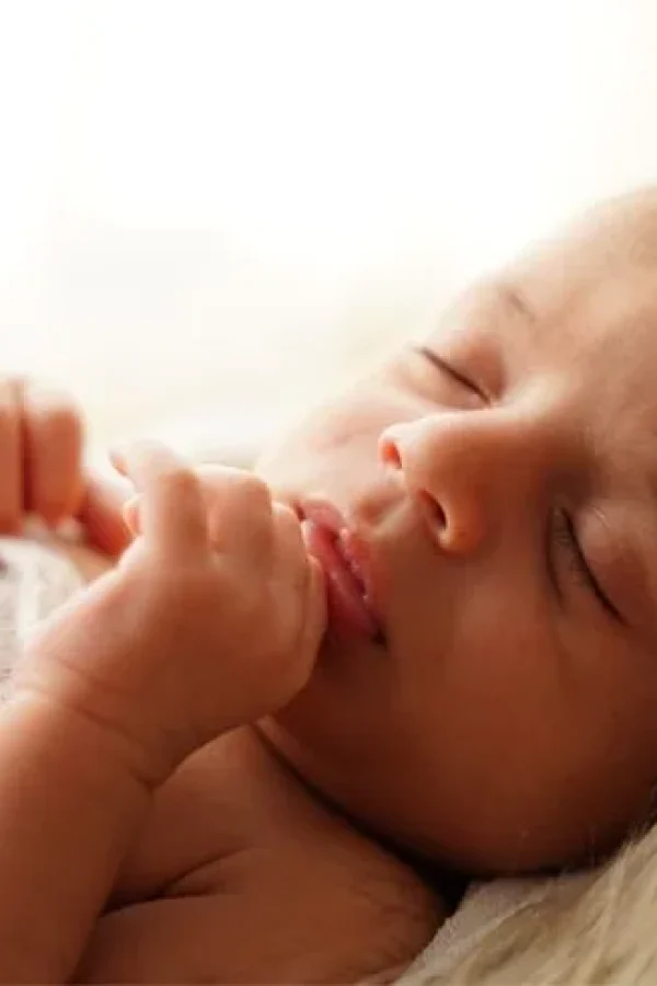 Newborn photography by Nastaran Abdolmaleki, Dubai