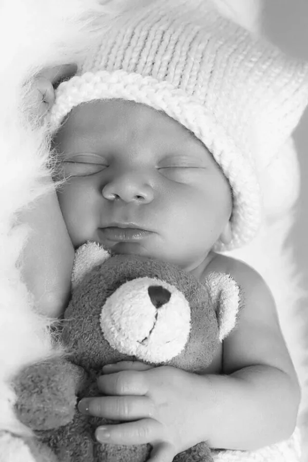 Newborn photography by Nastaran Abdolmaleki, Dubai