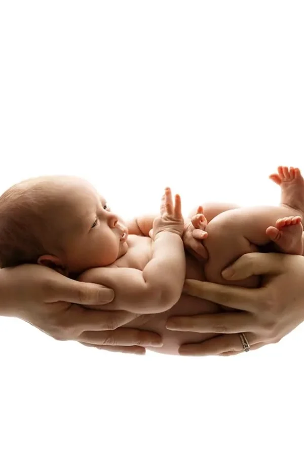 Newborn photography by Nastaran Abdolmaleki, Dubai
