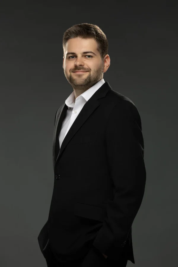 Corporate headshot photography by Nastaran Abdolmaleki, Dubai