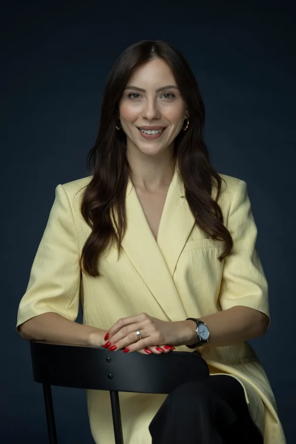Corporate headshot photography by Nastaran Abdolmaleki, Dubai