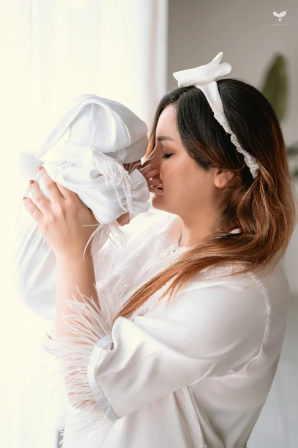 Newborn photography by Nastaran Abdolmaleki, Dubai