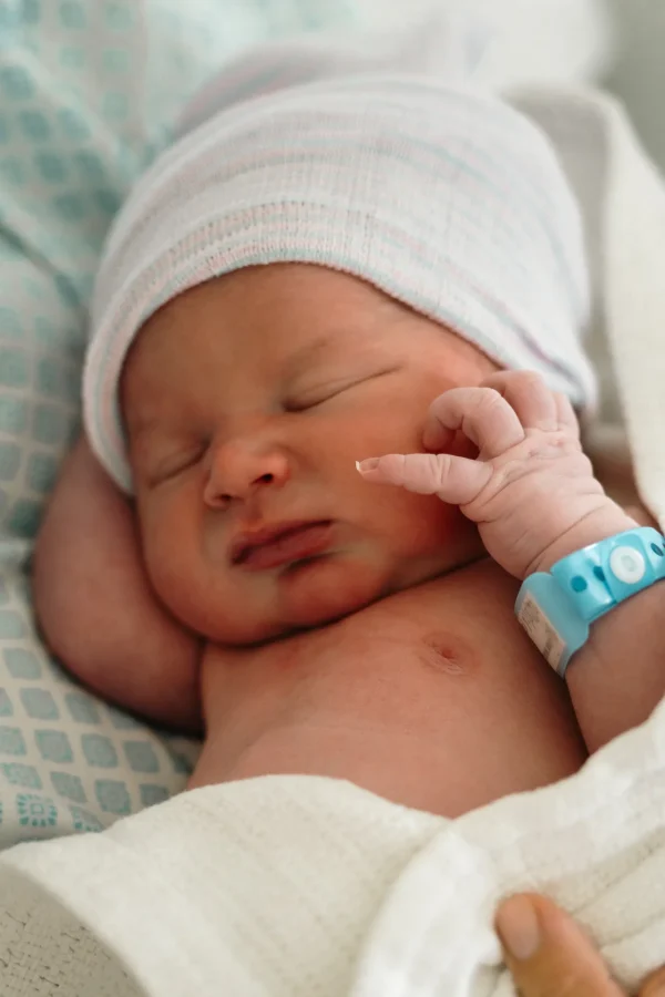 Newborn photography by Nastaran Abdolmaleki, Dubai