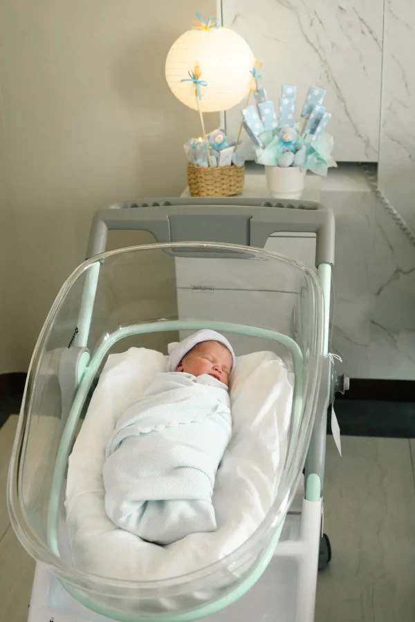 Newborn photography by Nastaran Abdolmaleki, Dubai