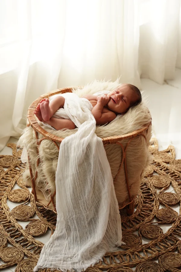 Newborn photography by Nastaran Abdolmaleki, Dubai