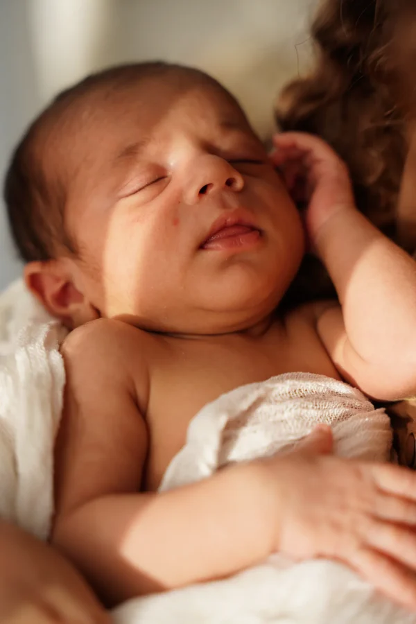 Newborn photography by Nastaran Abdolmaleki, Dubai