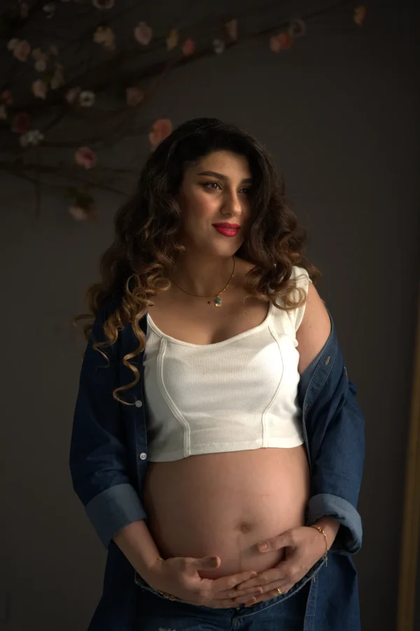 Maternity photography by Nastaran Abdolmaleki, Dubai