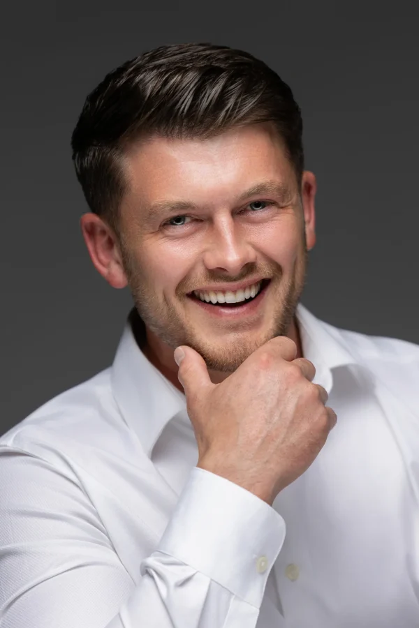 Corporate headshot photography by Nastaran Abdolmaleki, Dubai