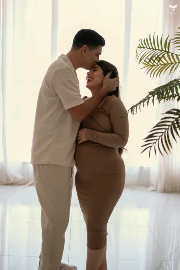 Maternity photography by Nastaran Abdolmaleki, Dubai